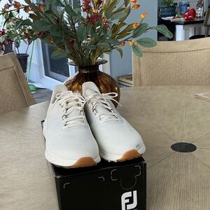 FootJoy Women’s Lightweight Golf Sneakers in Off-White with Gum Accents